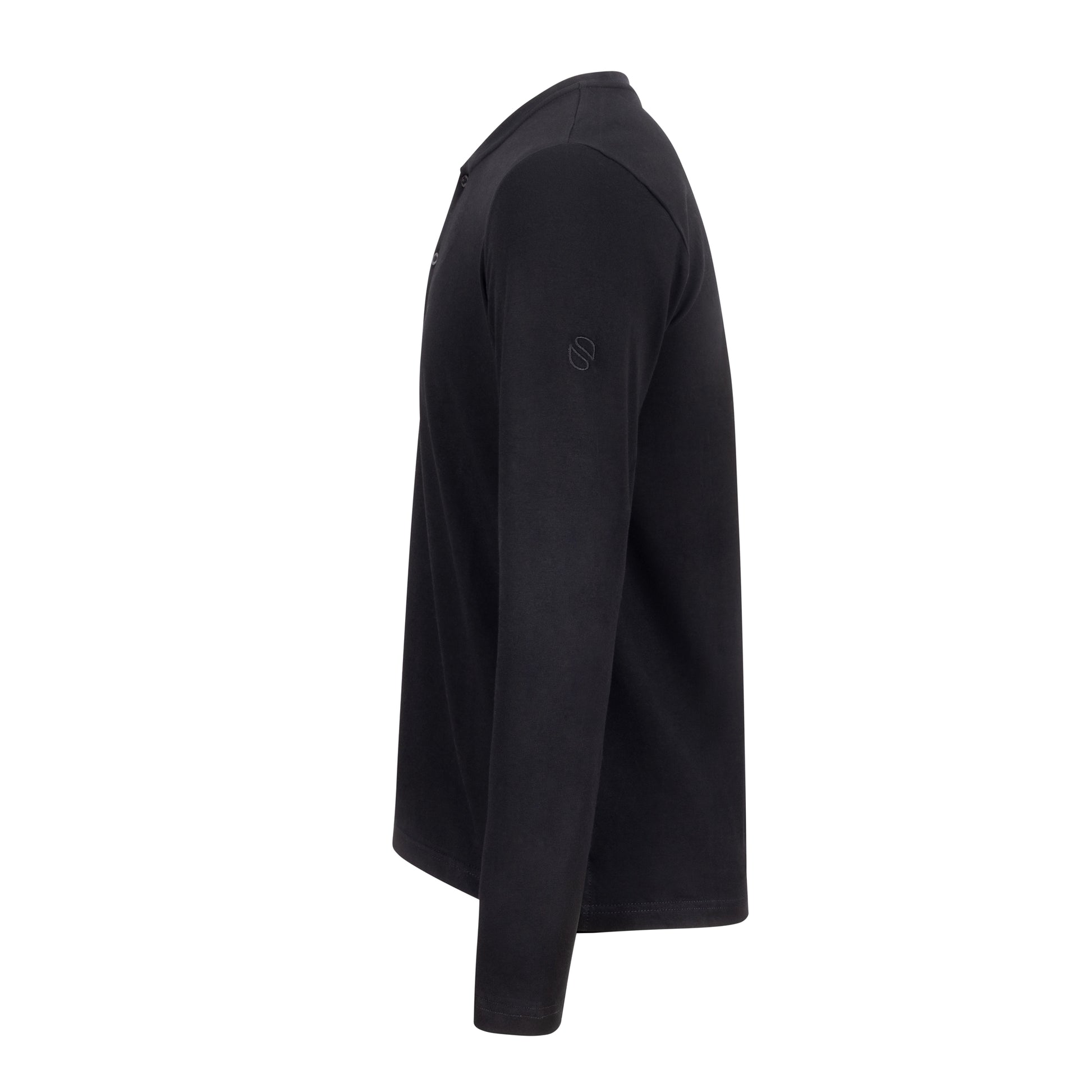 Haut de pyjama noir SLAZZ à manches longues vu de côté, montrant la coupe et le logo discret sur la manche